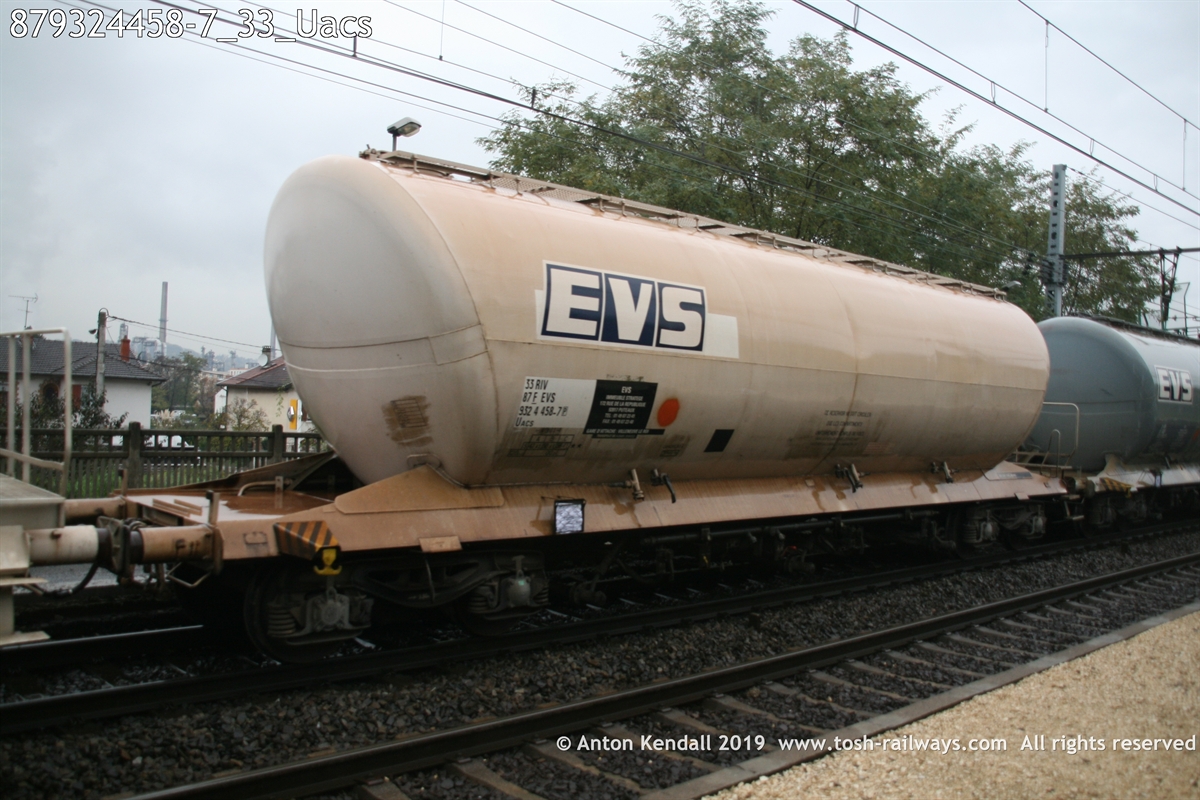 879324458-7_33_Uacs.JPG